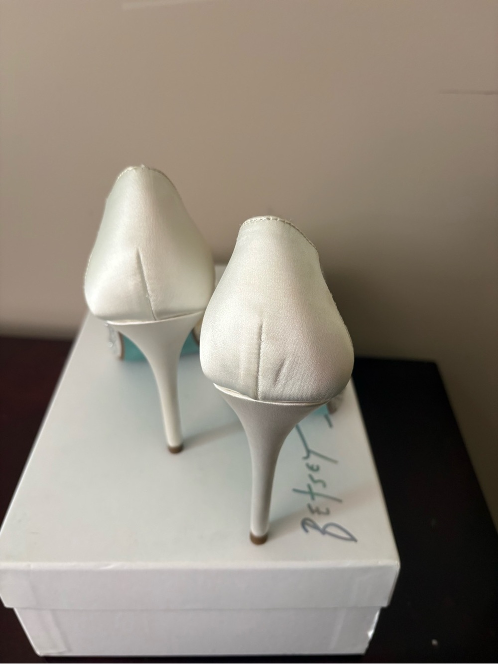 Betsy Johnson Embellished Champagne Pointed-Toe Pumps with Crystals Sz 7 - Picture 4 of 6